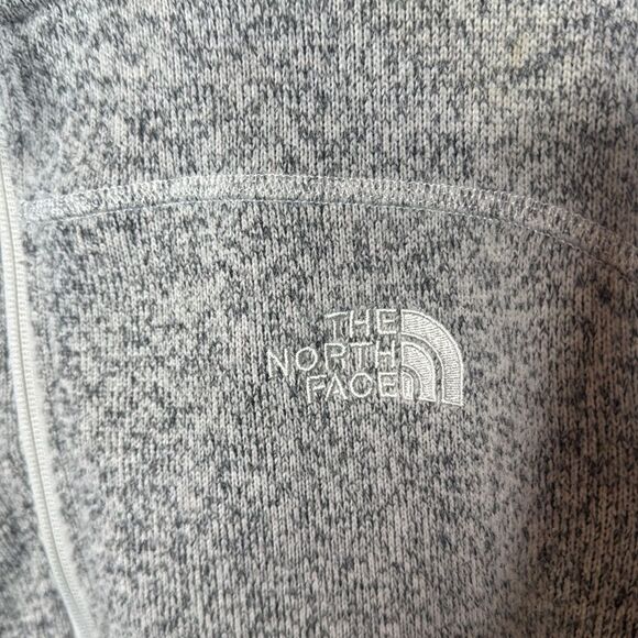 The North Face Gray Men's Tsillan Grey Sweatshirt. Size Medium. - Picture 9 of 9